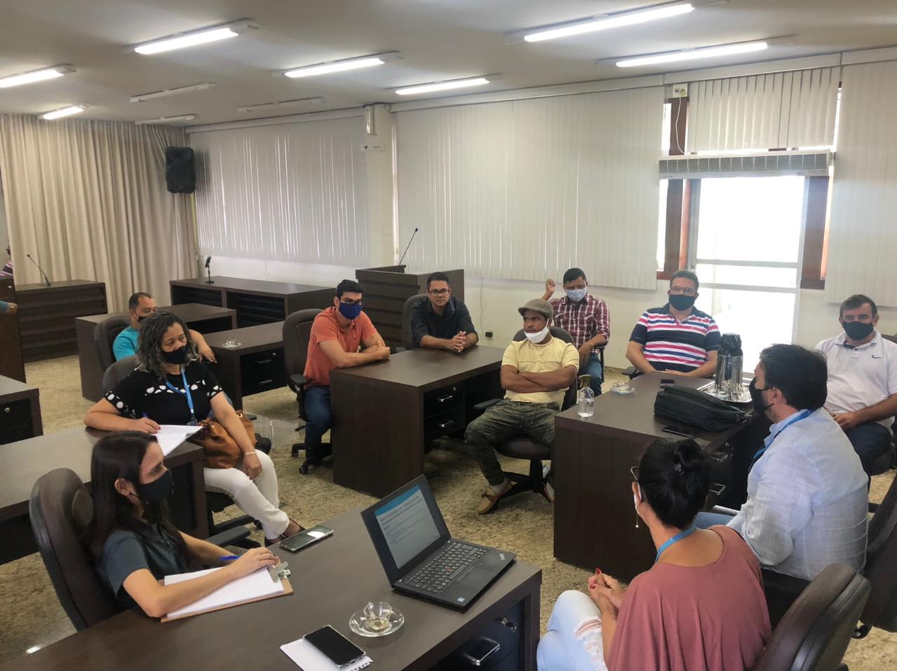 Vereadores estiveram reunidos com membros da diretoria da Cesan para tratar sobre o Plano Municipal de Saneamento Básico..