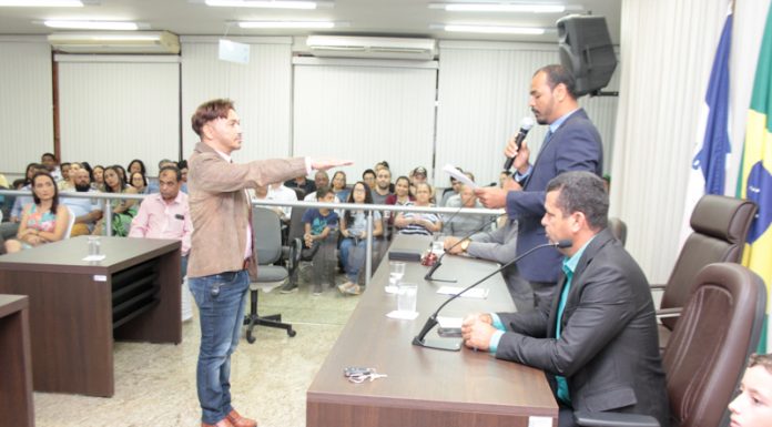 Gilmar Quedevez toma posse como vereador na Câmara de Municipal de Ecoporanga